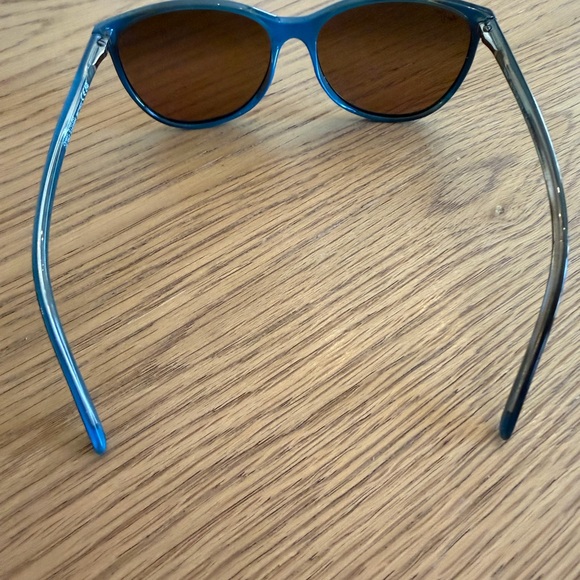 Maui Jim Tortoiseshell Frame Sunglasses with Brown Lenses - Picture 3 of 3